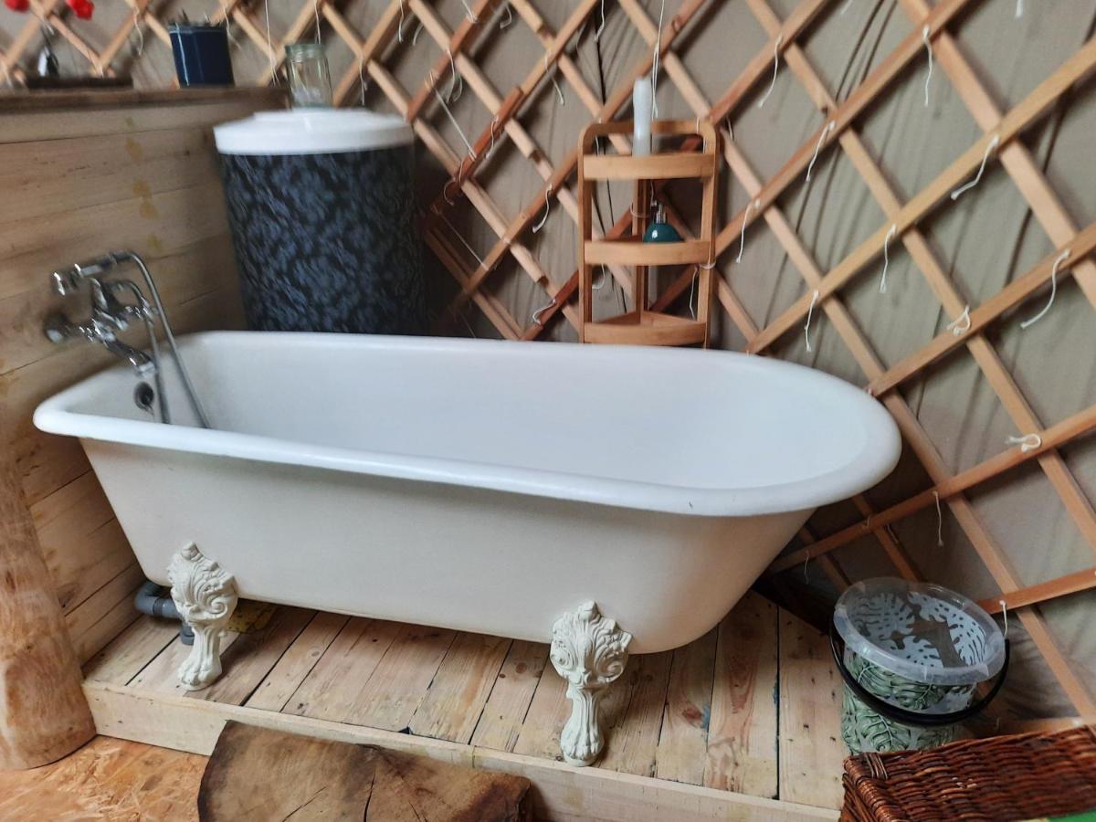 La Yourte Au Fonds Du Jardin Xhoris エクステリア 写真